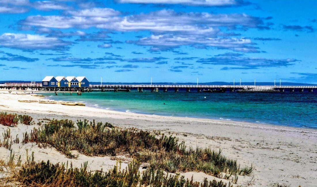 Batı Avustralya’da denize açılan bir aile, ani rüzgâr nedeniyle açık