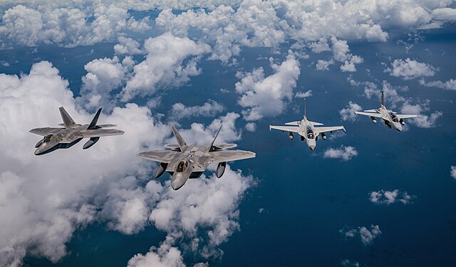 ABD'nin Orta Doğu’ya en büyük hava gücü sevkiyatını 2003 Irak