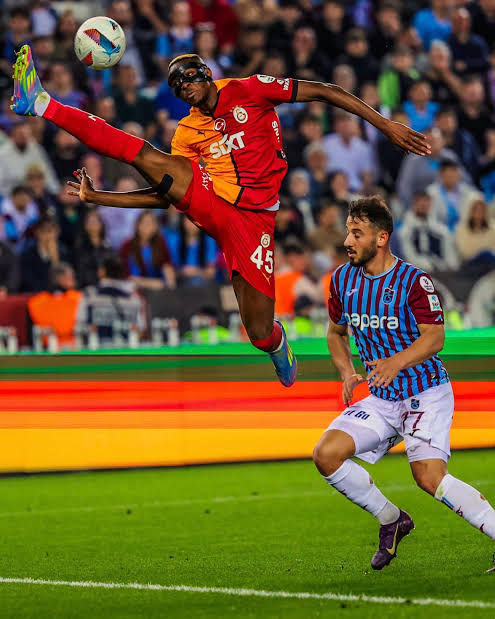 Victor Osimhen yaptığı açıklamalarda Dünyanın En İyilerinden olduğunu dile getirdi
Victor